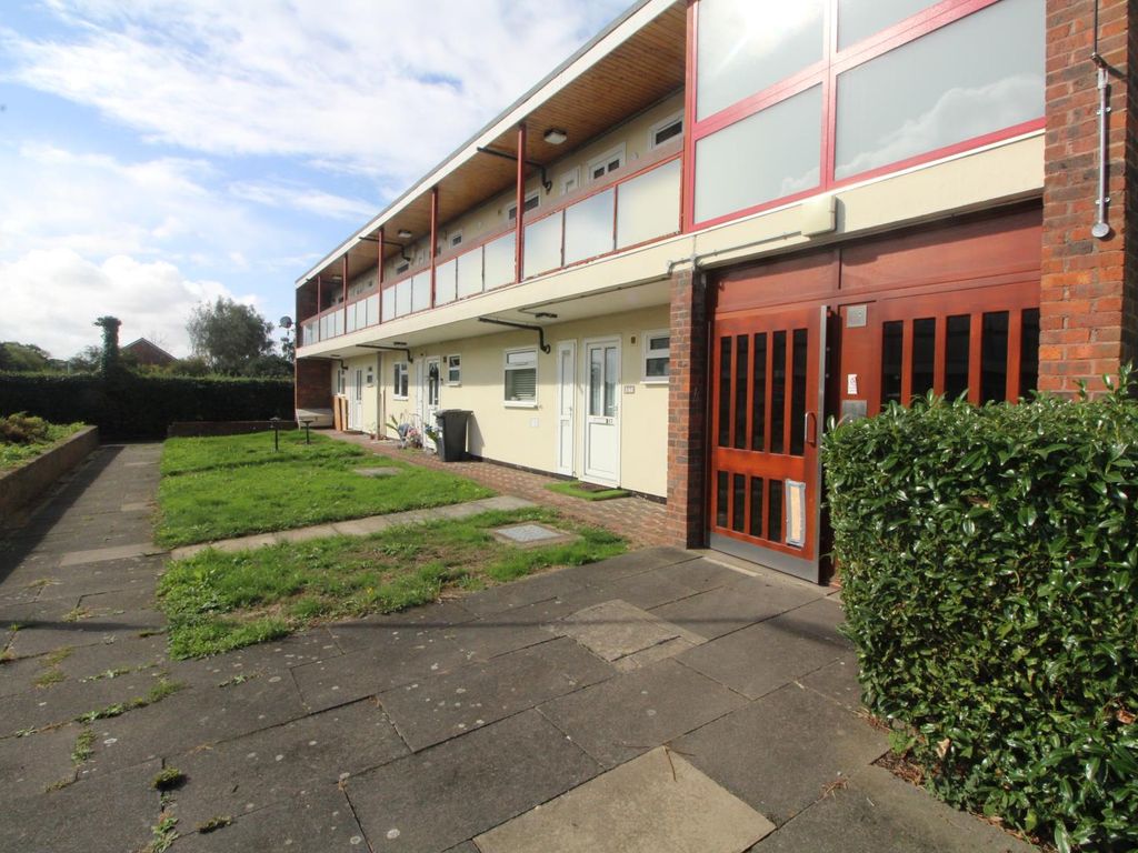 2 bed flat to rent in Wheatcroft, Cheshunt, Waltham Cross EN7 Zoopla