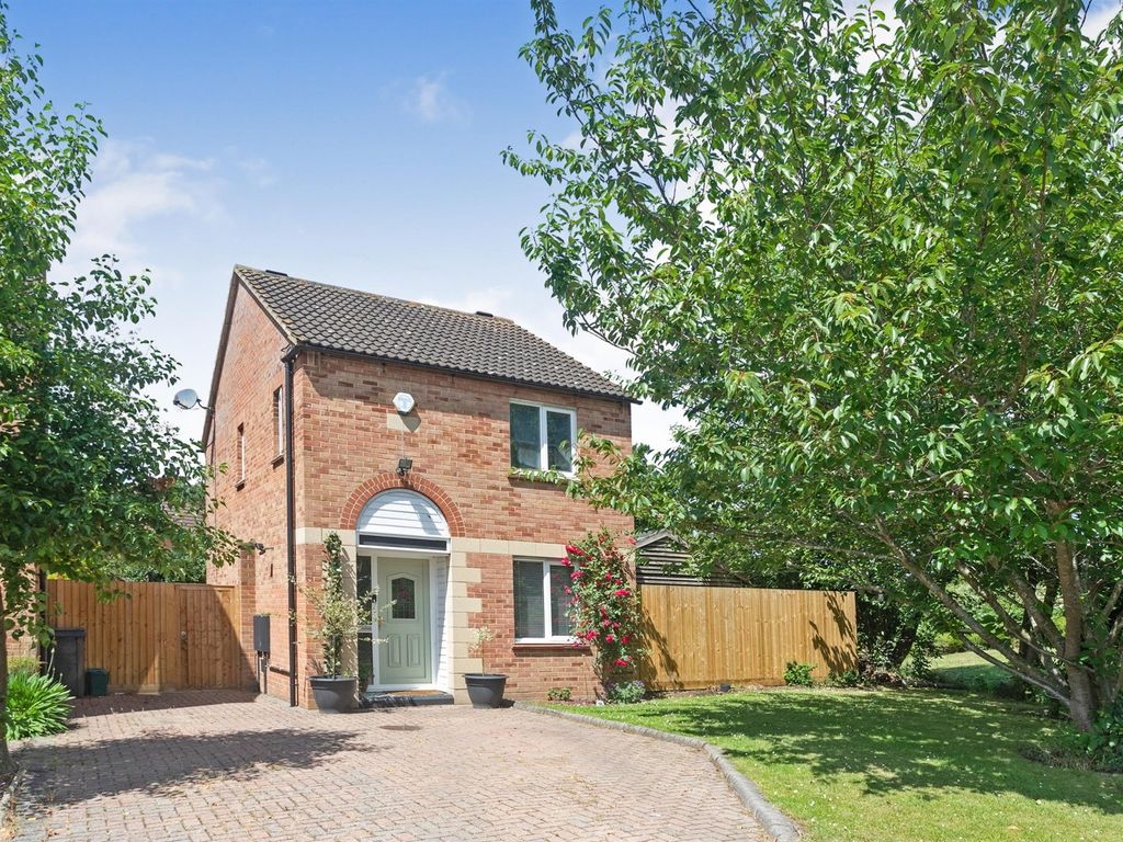 3 bed detached house for sale in Dolben Court, Willen, Milton Keynes