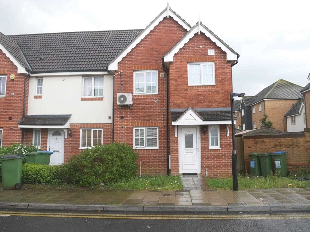3 bed semidetached house to rent in Waterside Close, Thamesmead SE28