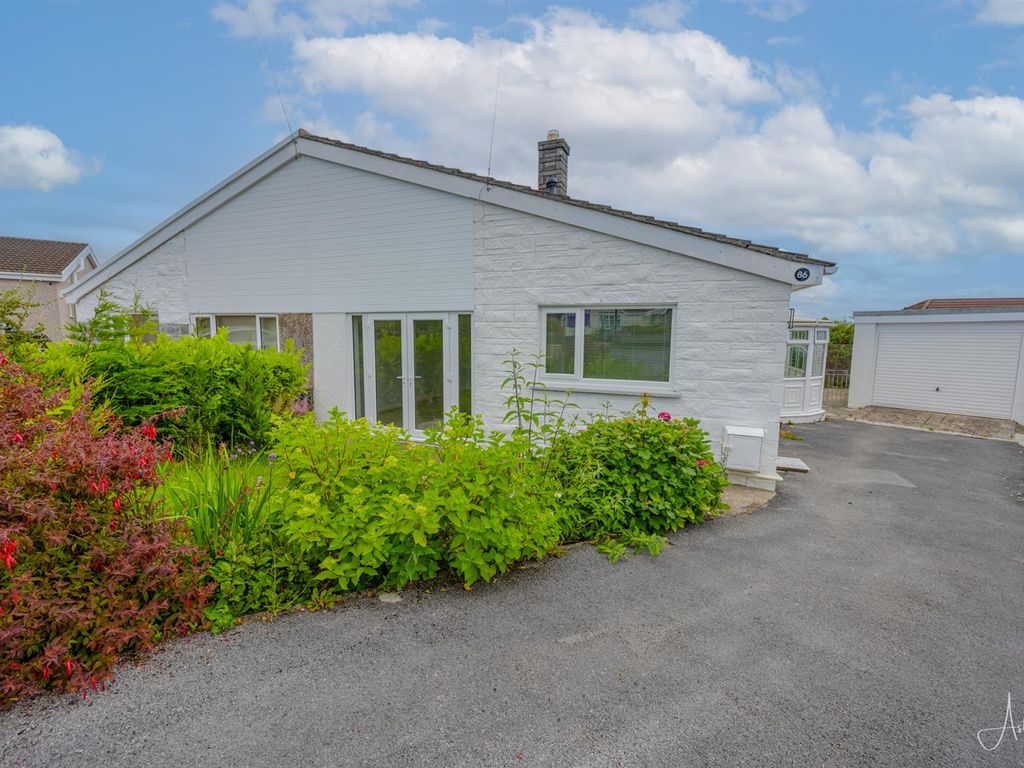 2 bed semidetached bungalow for sale in Summerland Park, Upper Killay