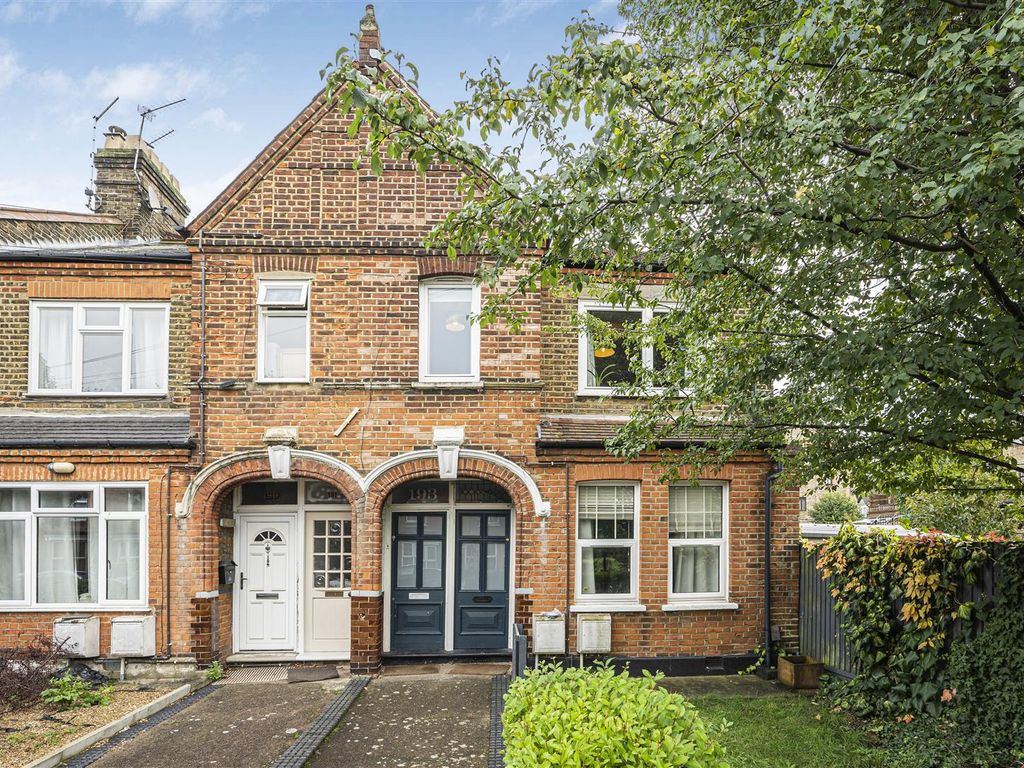 2 bed for sale in Warner Road, Walthamstow, London E17, £