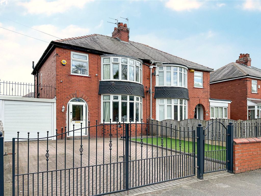 3 bed semidetached house for sale in Hollinwood Avenue, Chadderton