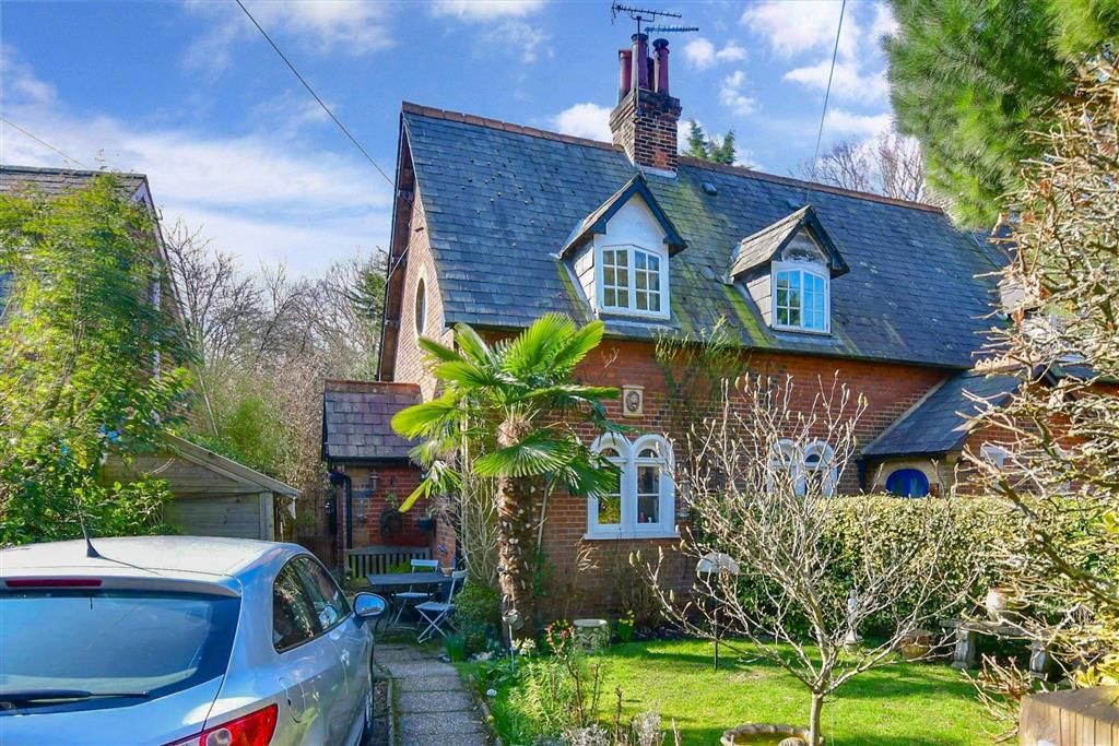 2 bed end terrace house for sale in The Grove, Pluckley, Ashford, Kent