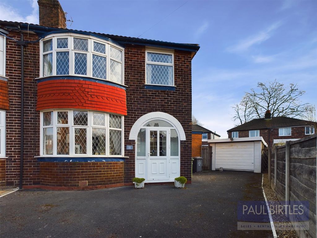 3 bed semidetached house for sale in Thornton Avenue, Urmston