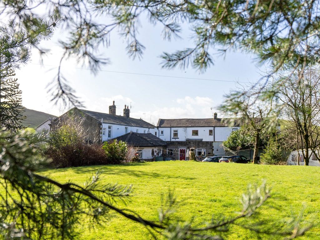 4 bed end terrace house for sale in Halifax Road, Lane Bottom