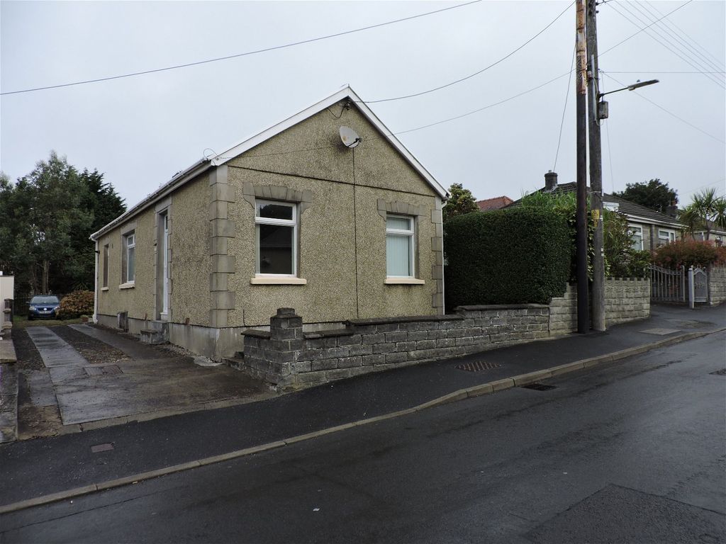 2 bed bungalow for sale in Penllwynrhodyn Road, Llanelli SA14, £149,995 Zoopla