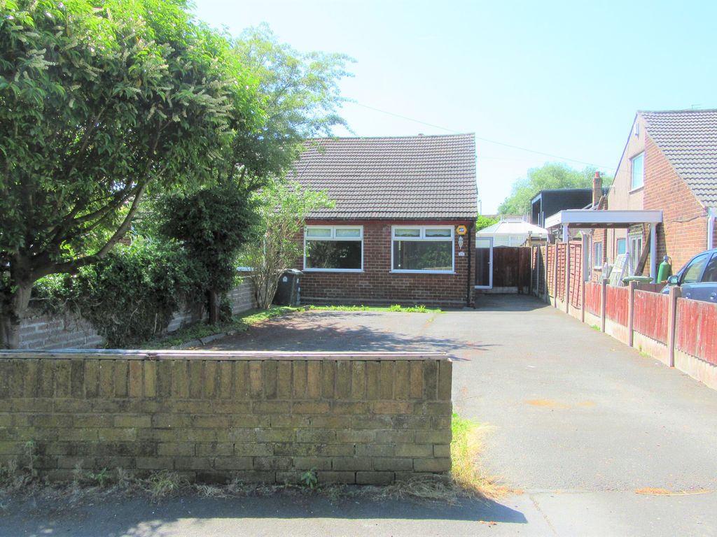 3 bed semidetached bungalow for sale in Two Butt Lane, Rainhill