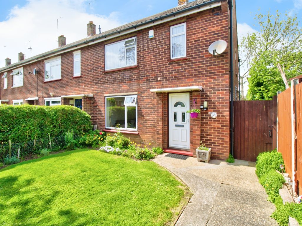 2 bed end terrace house for sale in Broad Meadow, Kelvedon Hatch