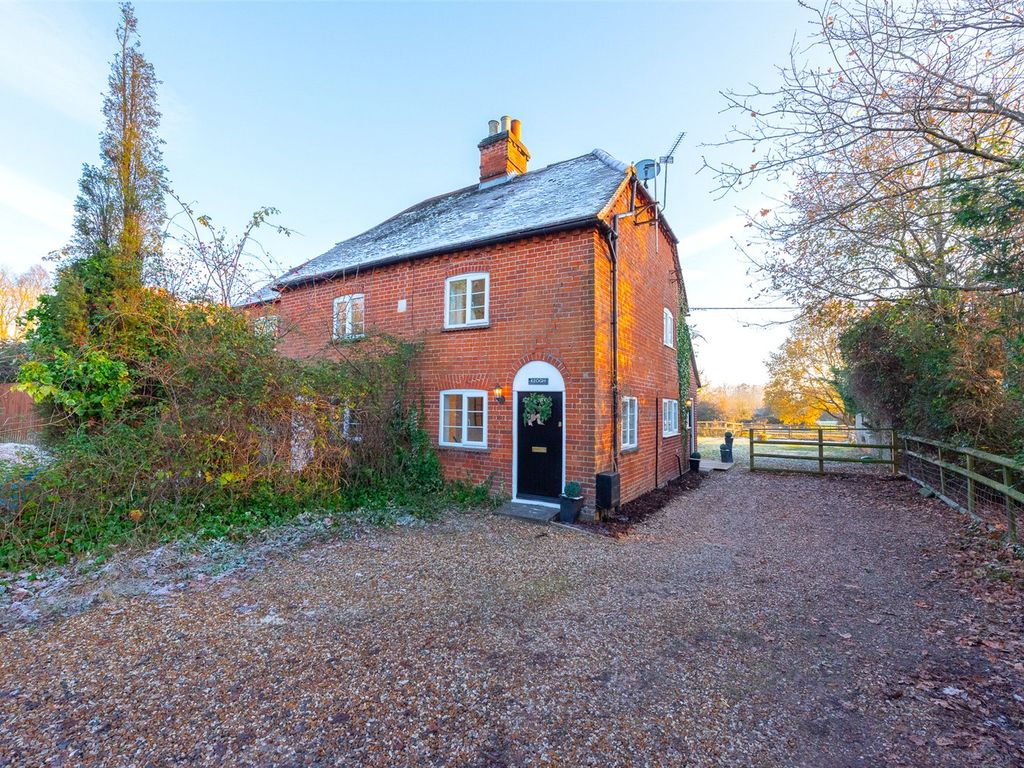 2 bed semidetached house for sale in Church End, SherfieldOnLoddon