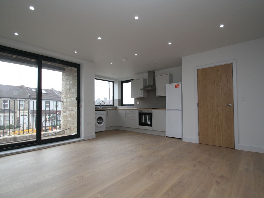2 bed flat to rent in Chingford Road, London E17 Zoopla