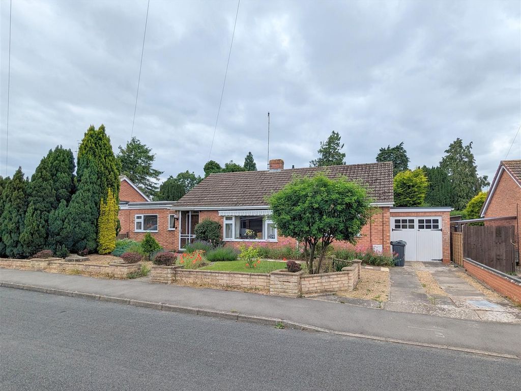3 bed bungalow for sale in Furlongs Road, UptonUponSevern, Worcester