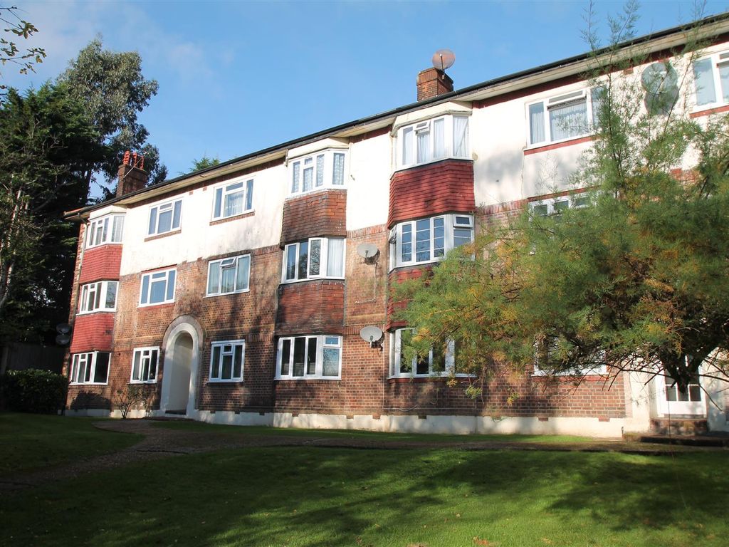 2 bed flat to rent in Hadley Hall, Lynwood Grove, London N21 Zoopla