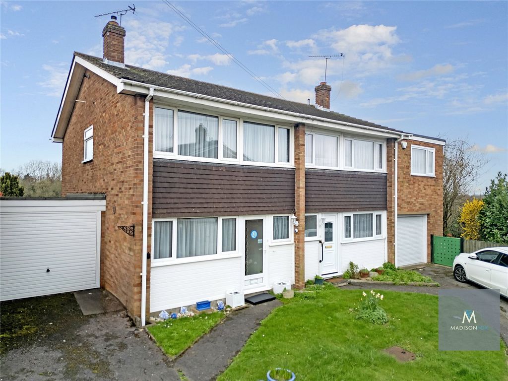 3 bed semidetached house for sale in Maypole Drive, Chigwell, Essex