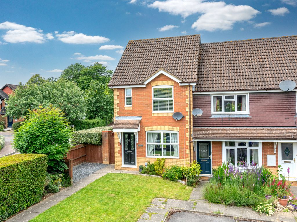 2 bed end terrace house for sale in Laureate Way, Hemel Hempstead HP1