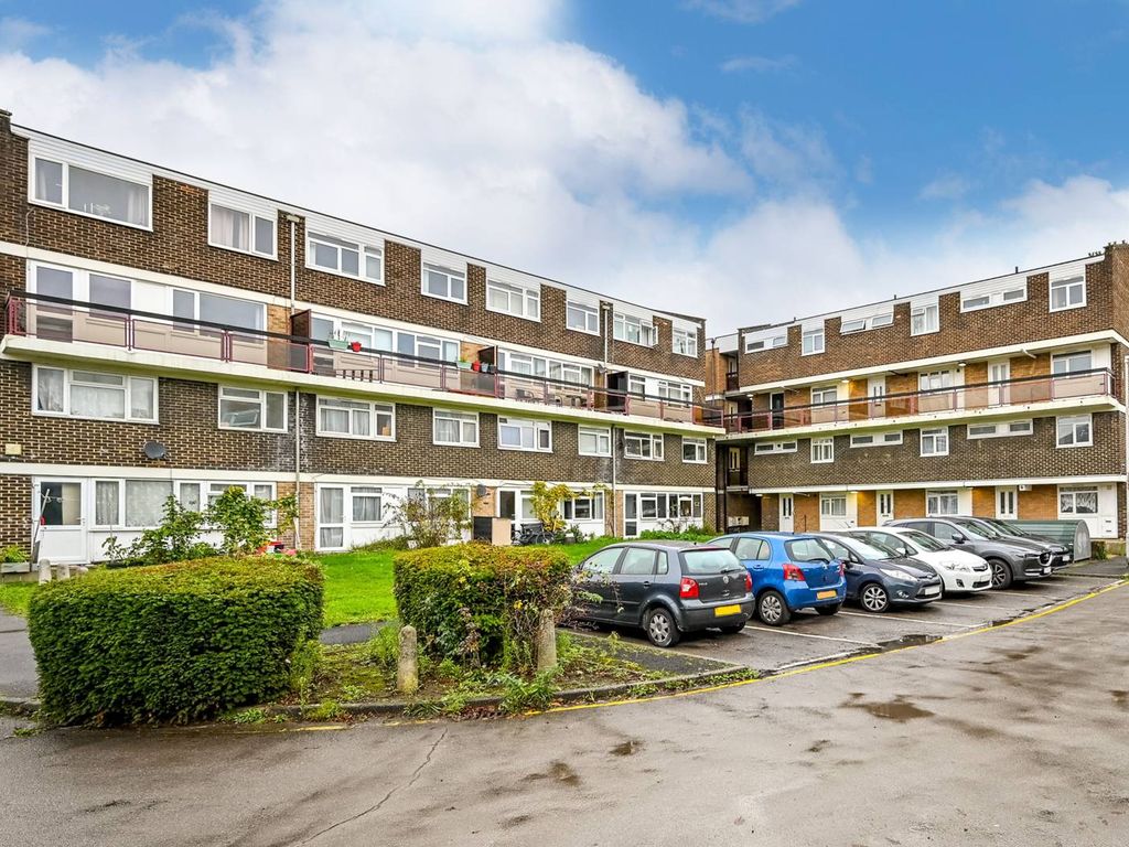 3 bed flat for sale in Gloucester Road, Kingston, Kingston Upon Thames