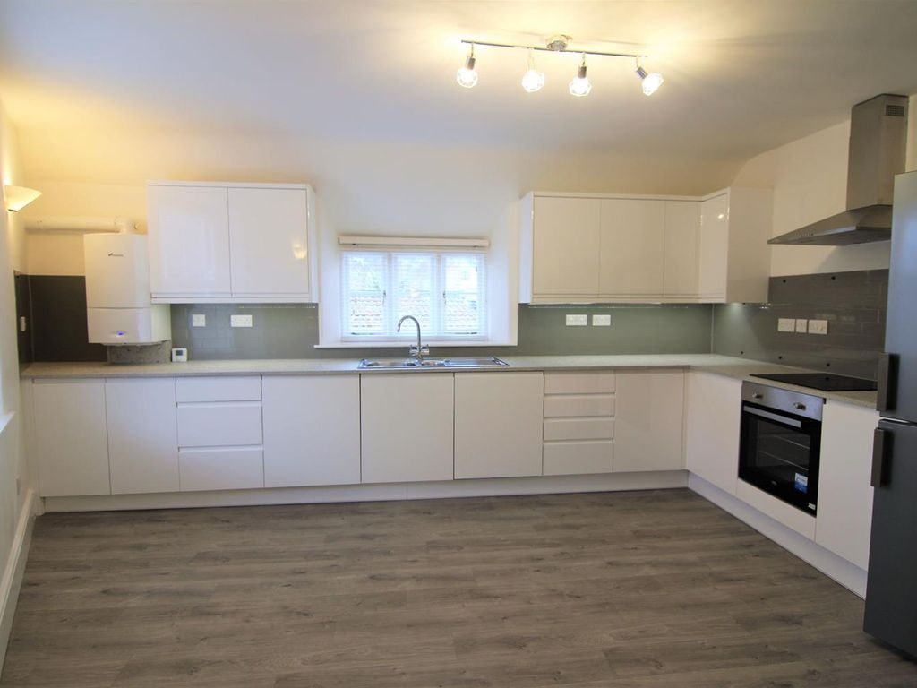 3 bed flat to rent in High Street, Chew Magna, Bristol BS40 Zoopla