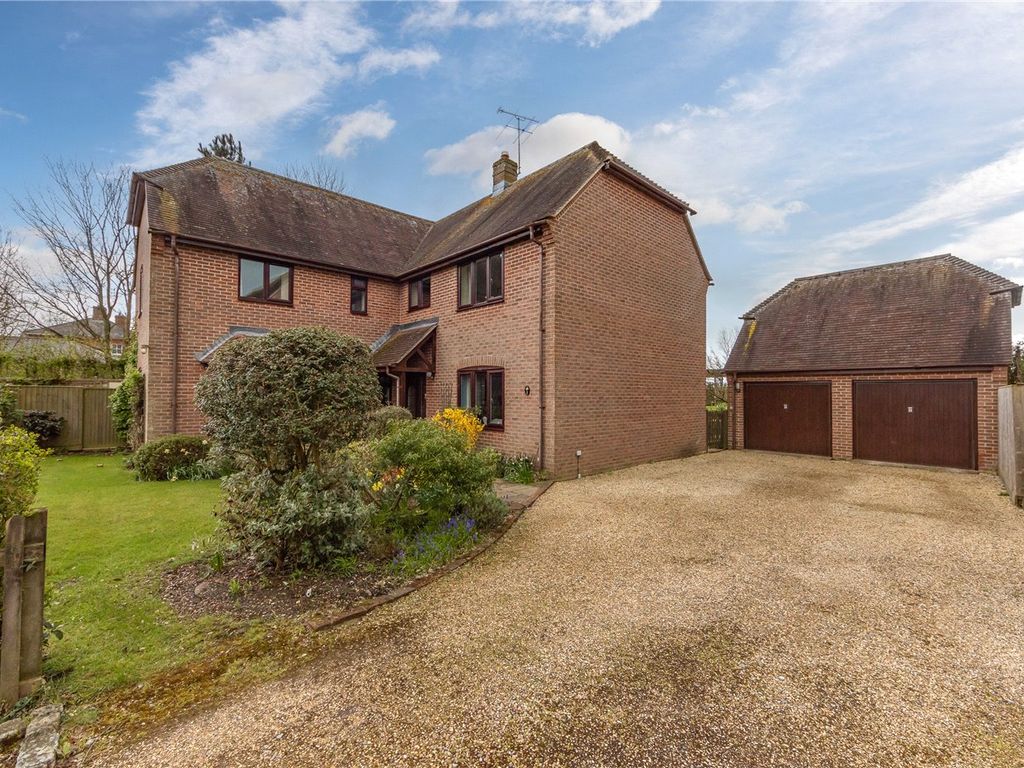 4 bed detached house for sale in Lawn Farm Close, Milton Lilbourne
