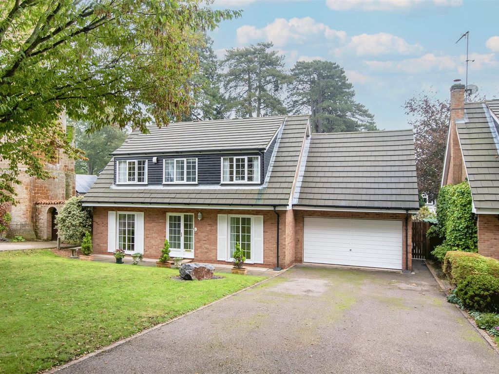 4 bed detached house for sale in Holly Walk, Finedon, Wellingborough