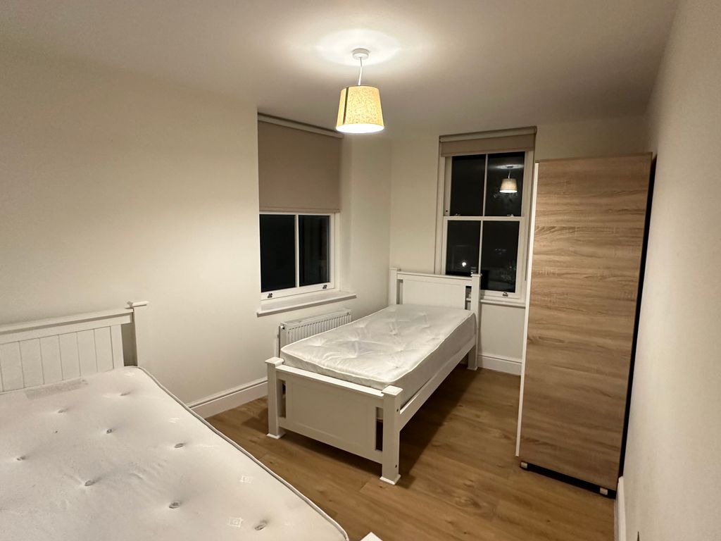 2 bed flat to rent in Eltham High Street, Eltham SE9, £1,450 pcm Zoopla