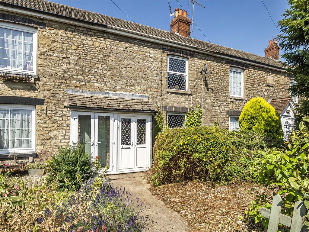 2 bed terraced house for sale in Moredon Road, Moredon, Swindon