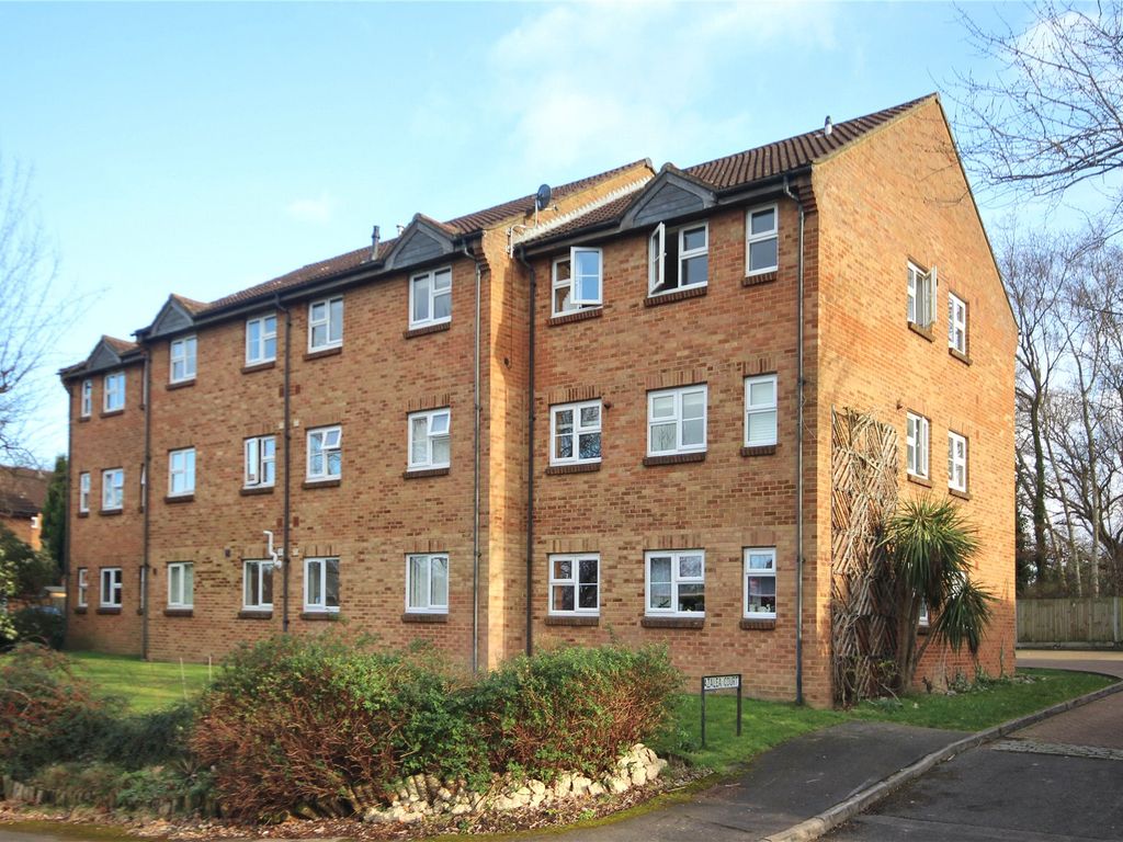 2 bed flat for sale in Woking, Surrey GU22 Zoopla
