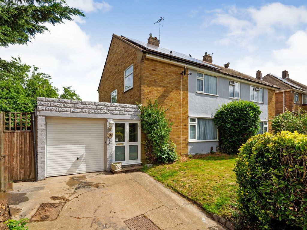3 bed semidetached house for sale in Birch Way, Tunbridge Wells TN2