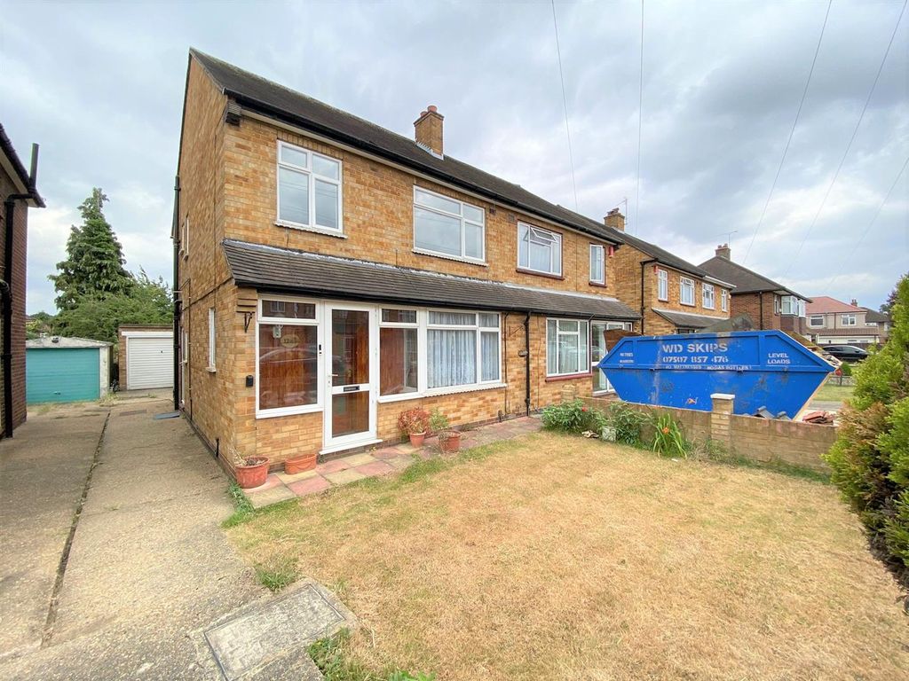 4 bed semidetached house to rent in Meadow View Road, Hayes UB4, £2,500 pcm Zoopla