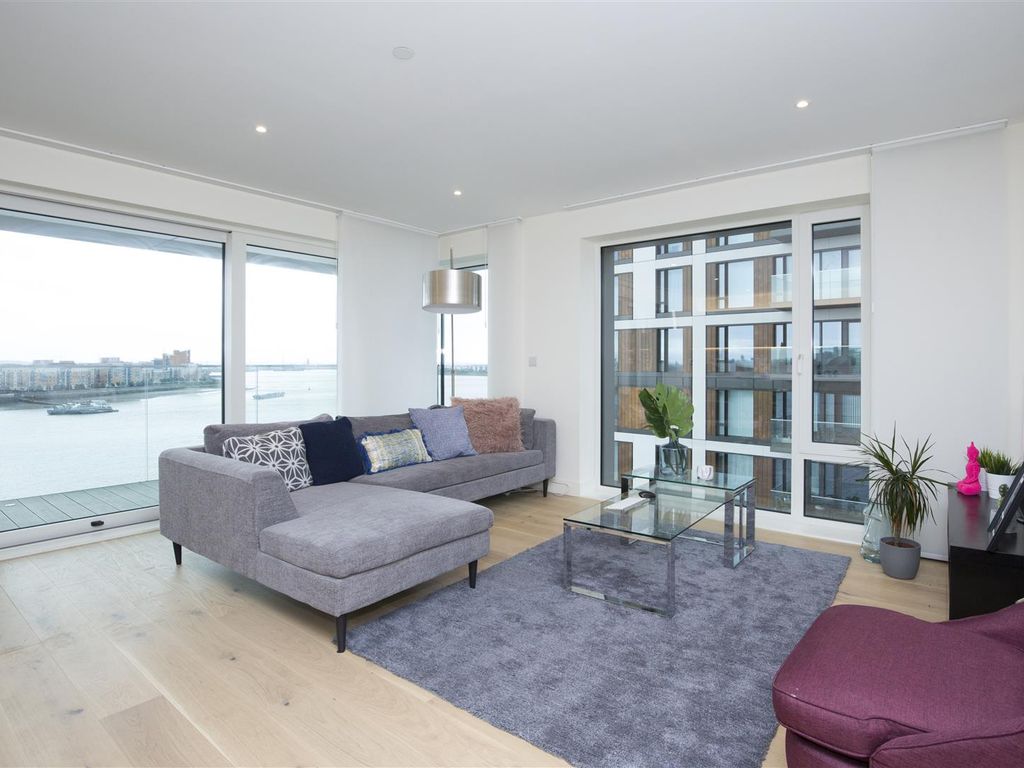 3 bed flat to rent in Duke Of Wellington Avenue, Woolwich Arsenal SE18