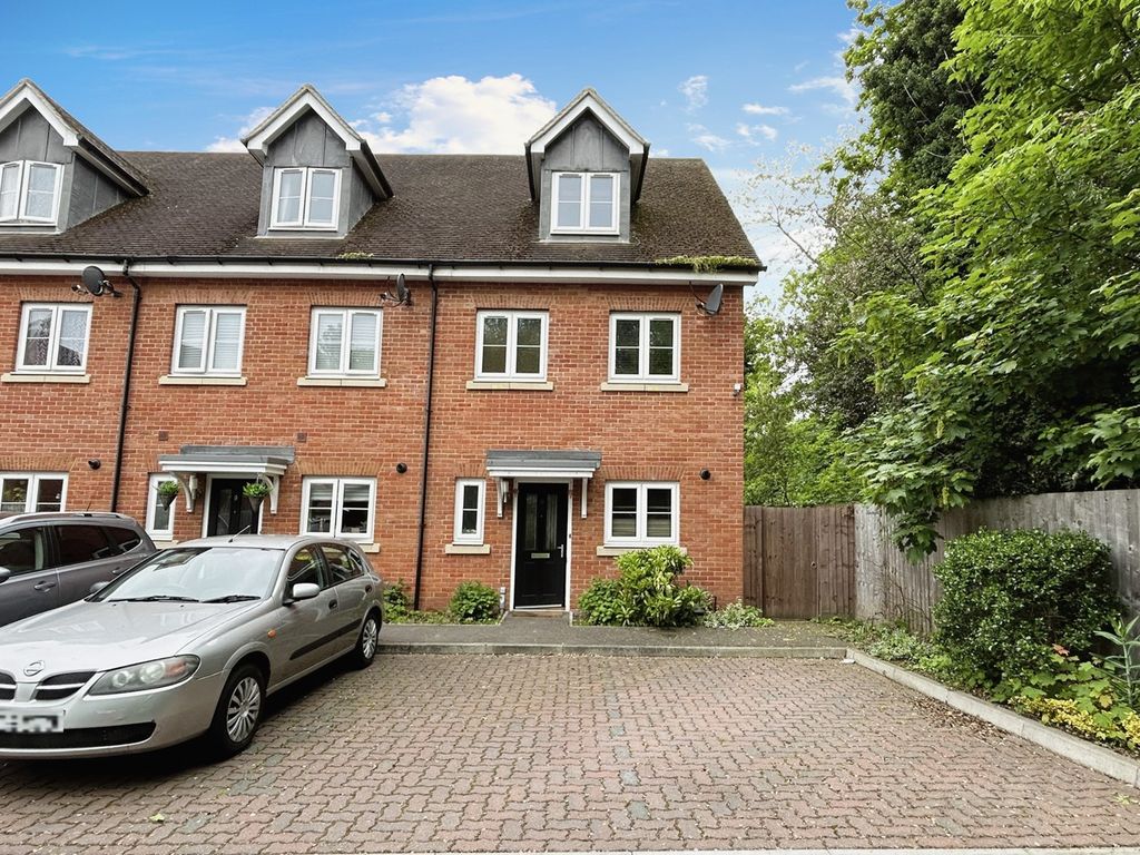 3 bed end terrace house to rent in 11 Denton Way, Langley SL3 Zoopla