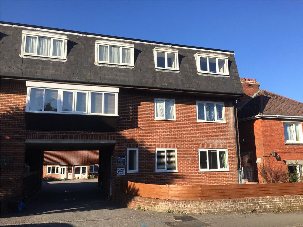 1 bed flat to rent in Russell Court, Louise Road, Dorchester, Dorset