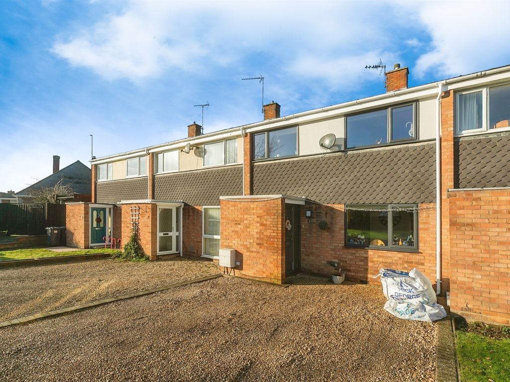 3 bed terraced house for sale in Saxon Close, Godmanchester, Huntingdon