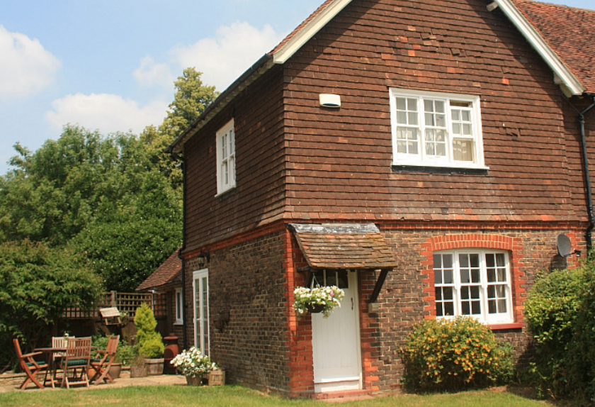 3 bed end terrace house to rent in Skeynes Farm Cottage, Lingfield Road