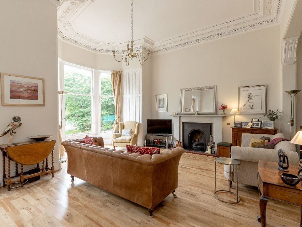 4 bed flat to rent in Dean Park Crescent, Stockbridge, Edinburgh EH4, £