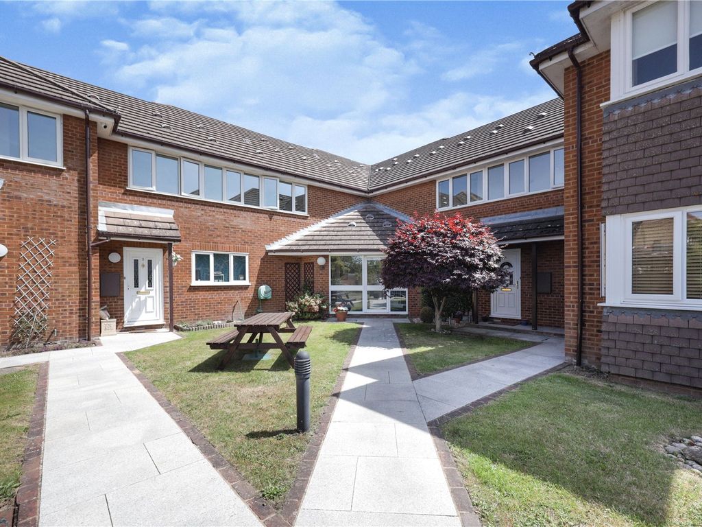 1 bed flat for sale in Conway Court, Pinstone Way, Gerrards Cross