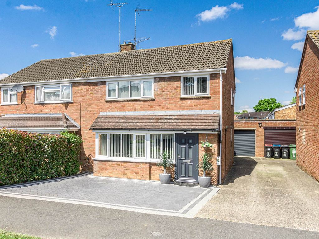 3 bed semidetached house for sale in Forfar Drive, Bletchley MK3, £375,000 Zoopla