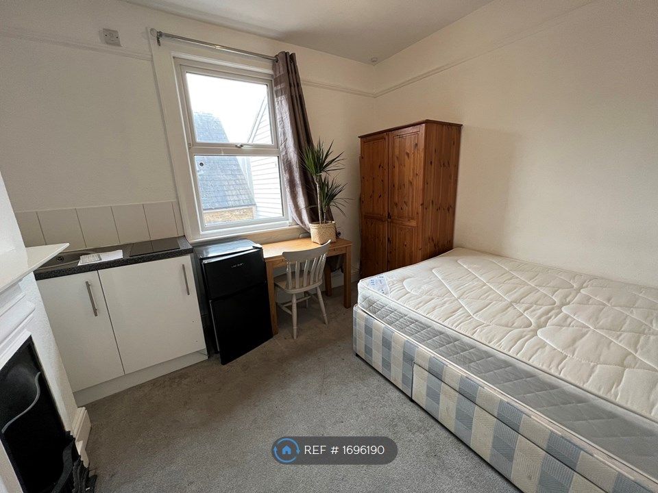 Room to rent in Baker Street, Weybridge KT13 Zoopla