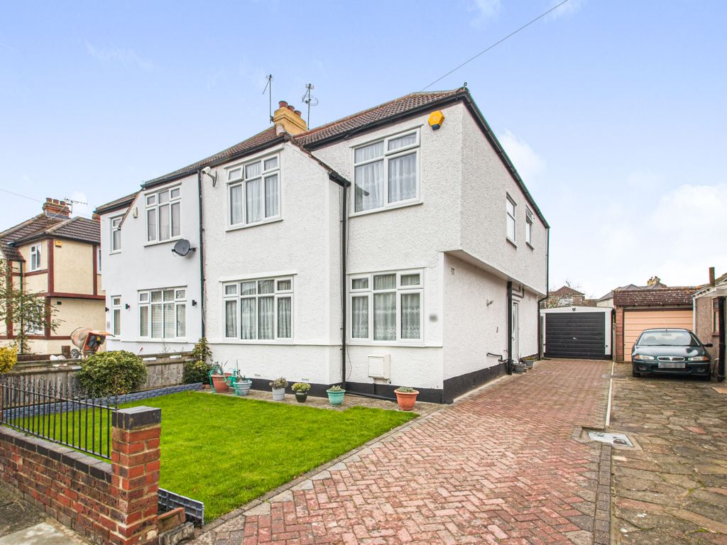 4 bed semidetached house for sale in Valliers Wood Road, Sidcup DA15
