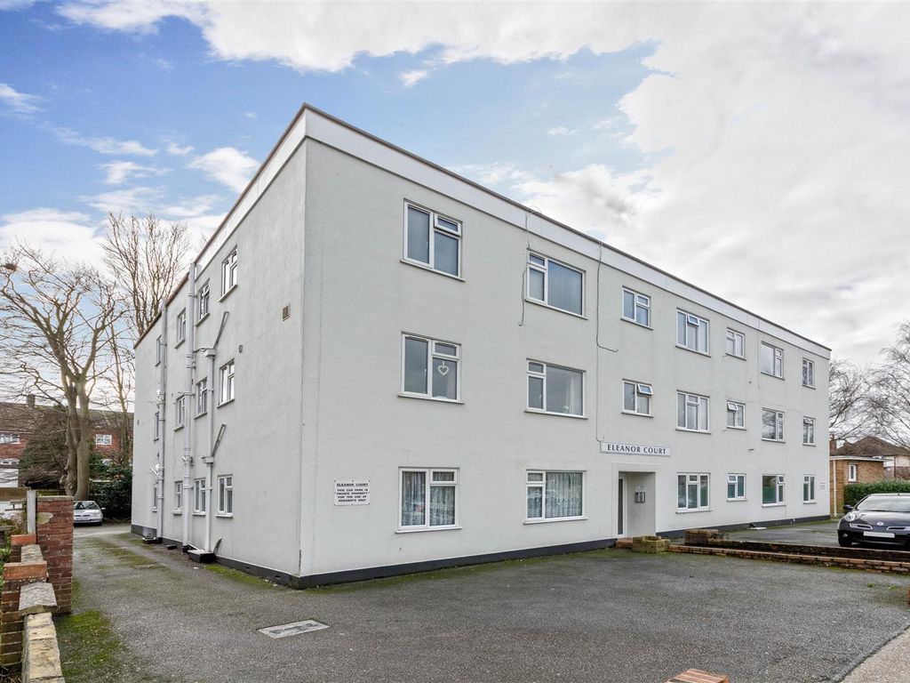 2 bed flat for sale in Bruce Avenue, GoringBySea, Worthing BN11, £