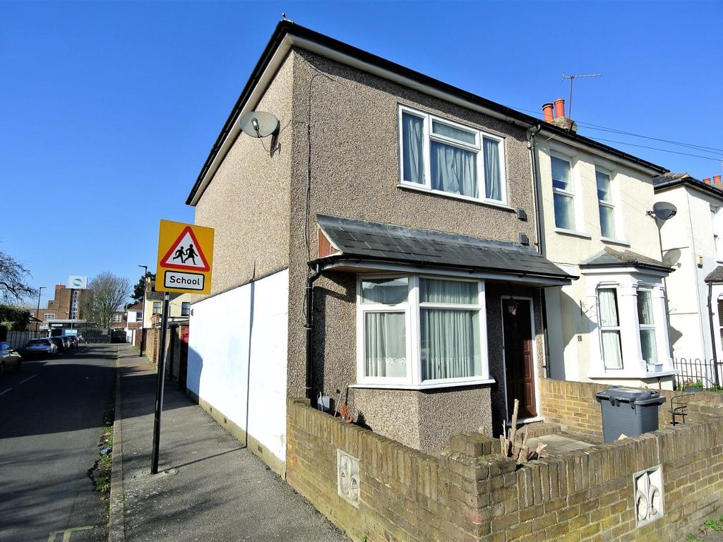 3 bed end terrace house to rent in Fruen Road, Feltham TW14 Zoopla