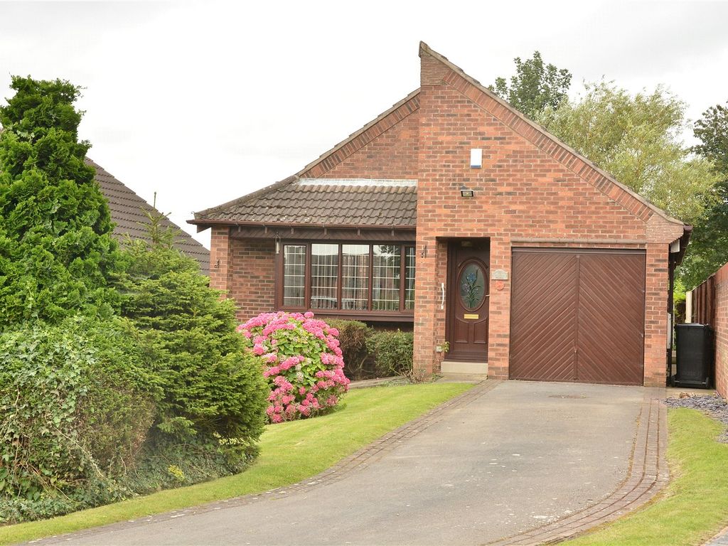 3 bed detached bungalow for sale in Woodlands View, Kippax, Leeds, West