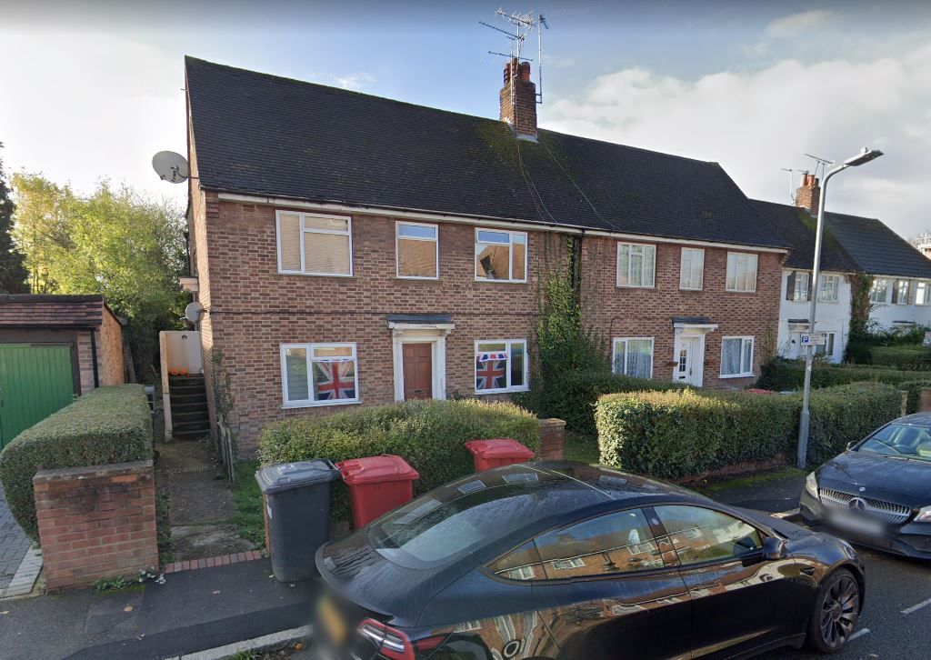 3 bed to rent in Beechwood Gardens, Slough SL1, £1,800 pcm