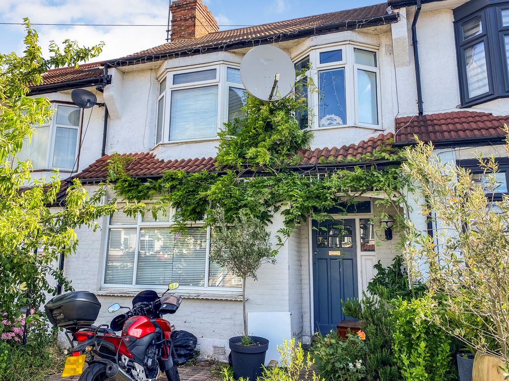 3 bed terraced house for sale in Bexhill Road, London N11 Zoopla