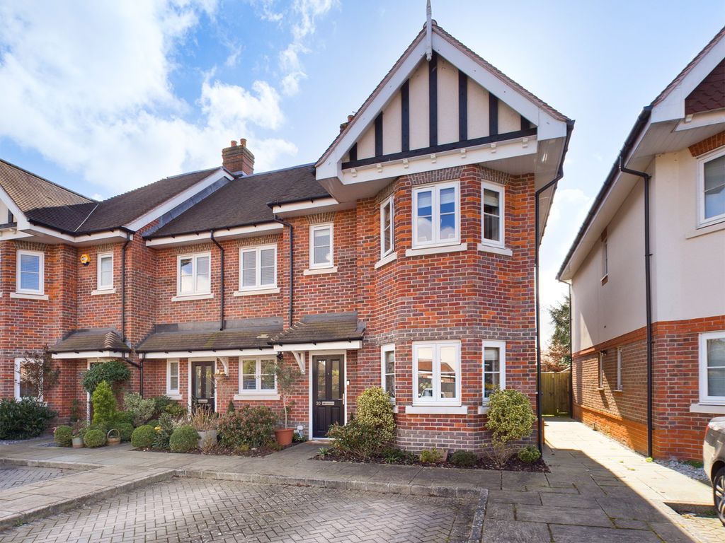 Knights Mead Chertsey Surrey KT16  