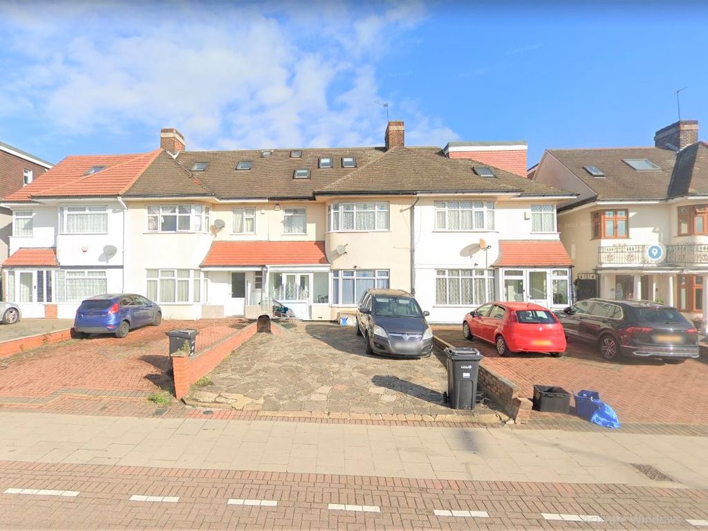 4 bed detached house for sale in Eastern Avenue, Ilford, Essex IG2 Zoopla