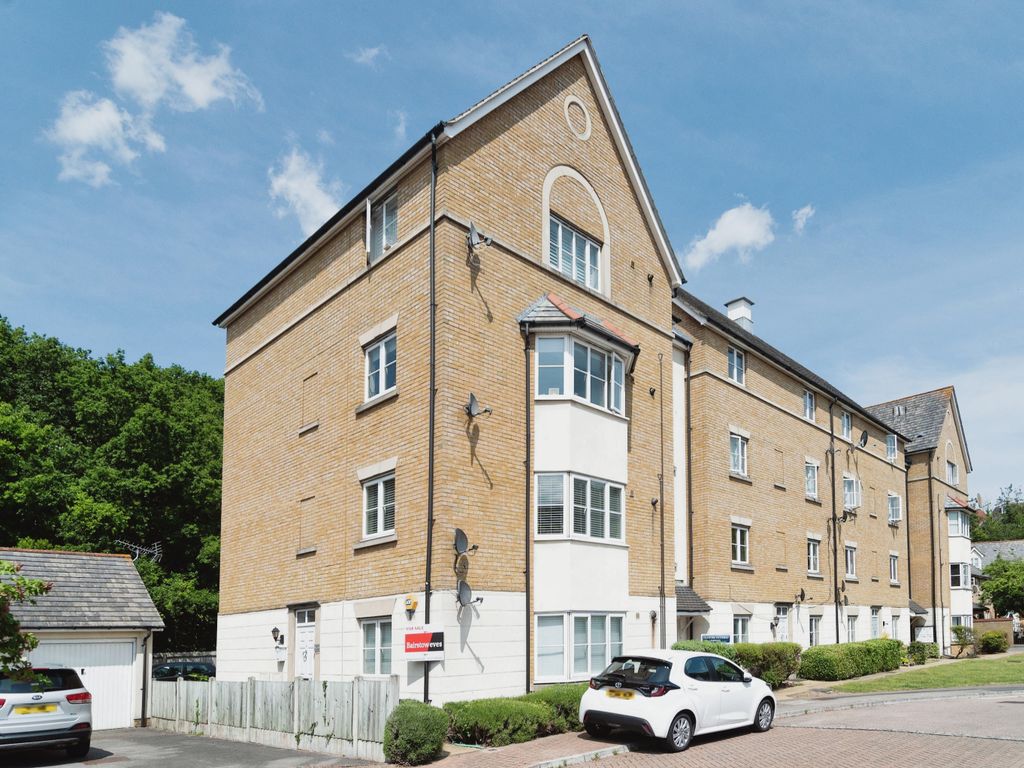2 bed flat for sale in San Luis Drive, Chafford Hundred, Grays, Essex