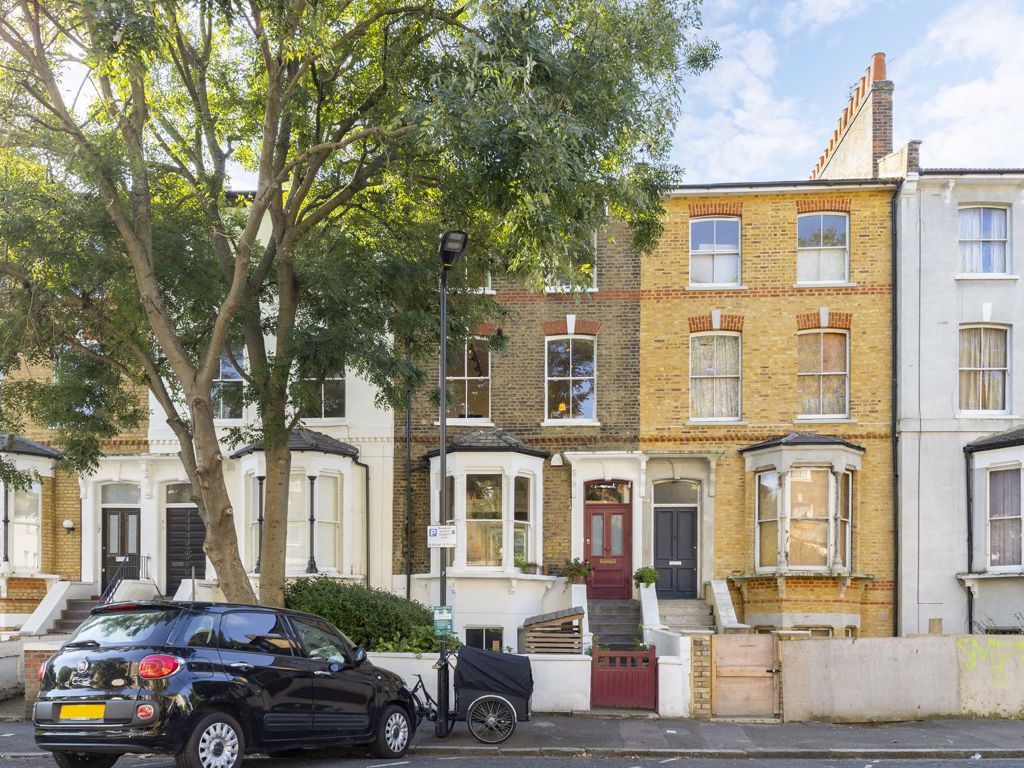 Colvestone Crescent E8  