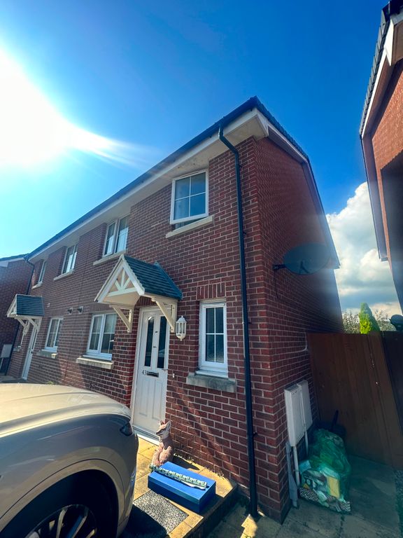 3 bed semidetached house to rent in Morris Drive, Pentrechwyth