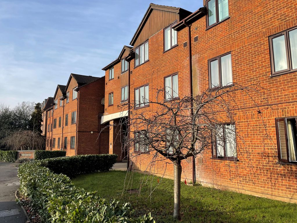 The Lawns, Old Bath Road, Colnbrook, Slough SL3