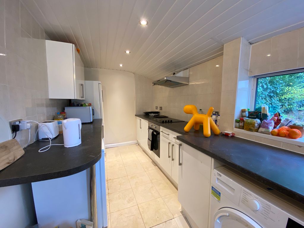 5 bed shared to rent in Totteridge Road, High