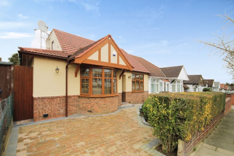 4 bed semidetached house for sale in Farndale Crescent, Greenford UB6